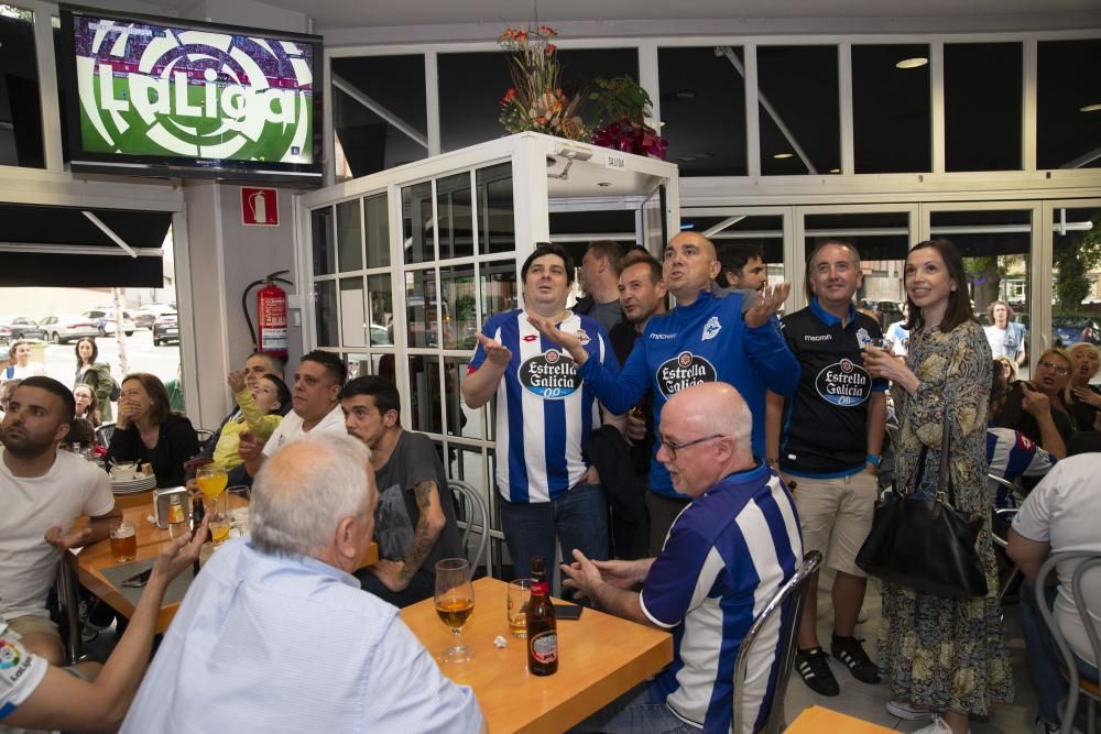 El equipo coruñés se juega el ascenso a Primera División y la ciudad se vuelca en plena celebración de San Juan.