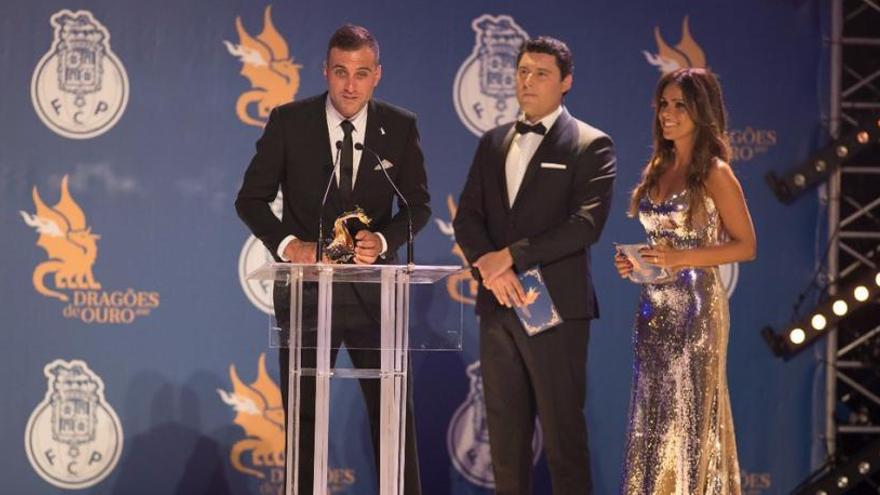 Raúl Alarcón recogió ayer el &quot;Dragón de Oro&quot; como mejor deportista de todas las secciones del FC Porto