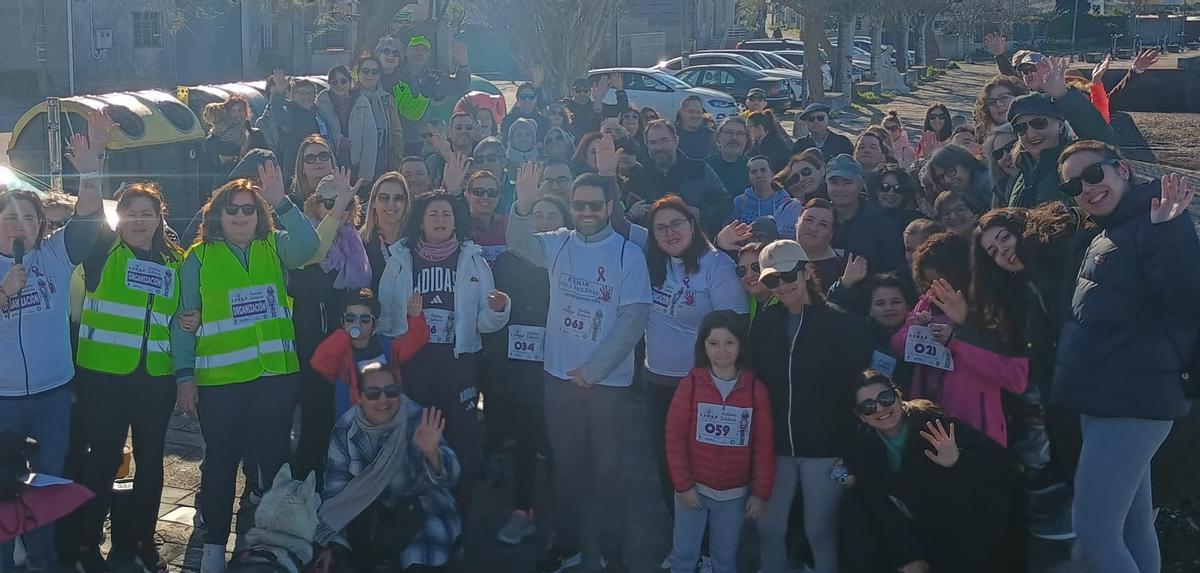 Participantes en la ruta solidaria de Esmar en Cambados.