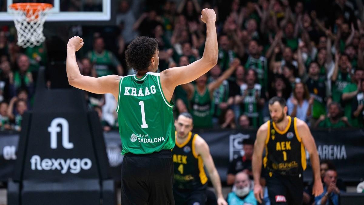 Kraag celebra un punto ante el AEK