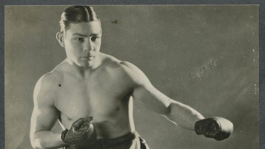 Harry Greb posa durante un entrenamiento.