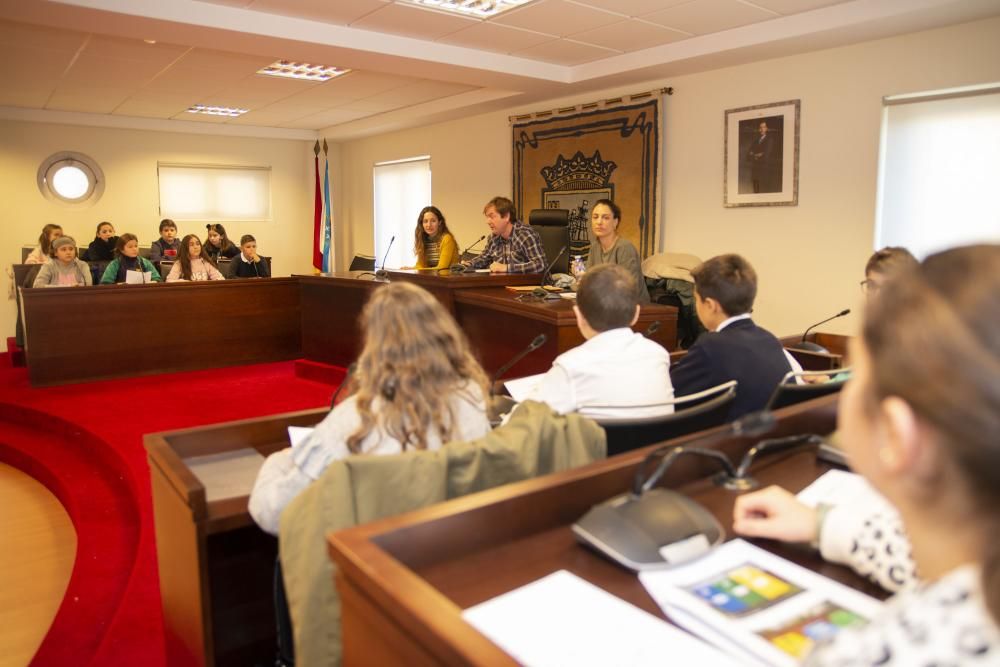 Estudiantes de Sada piden retrasar el encendido navideño para ahorrar energía.