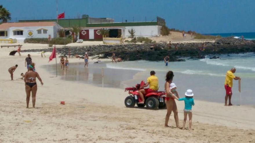 Bandera roja en Grandes Playas.