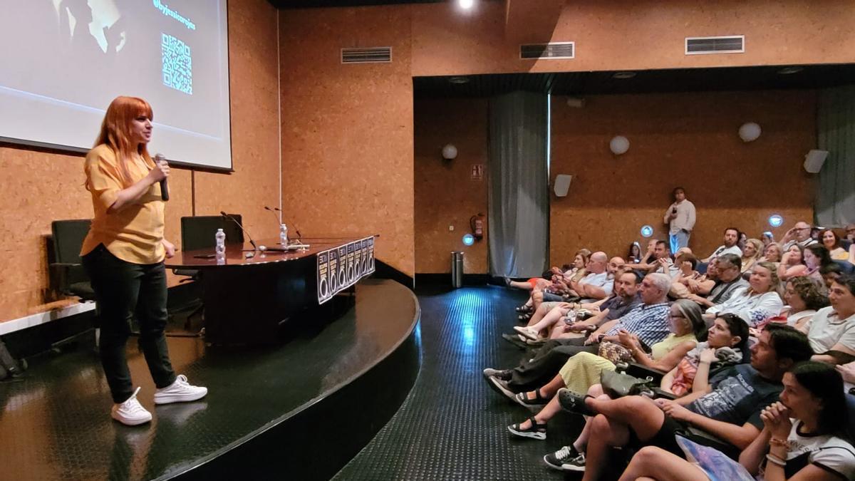 Ponencia del eclipse a cargo de Jessica Rojas.