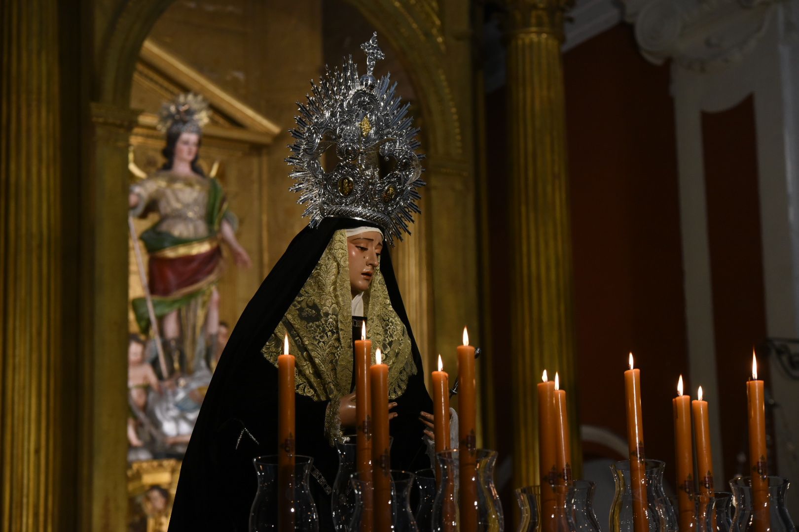 La cofradía Universitaria también cede ante el mal tiempo en Córdoba