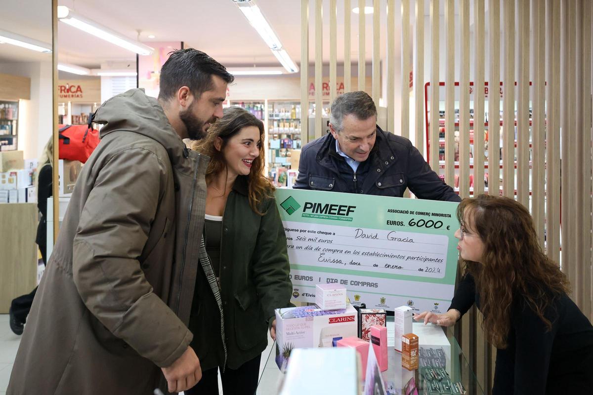Cómo gastar 6.000 euros en una mañana de compras en Ibiza