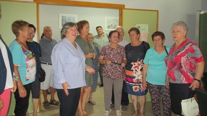 Visita de la asociación de jubilados a la residencia