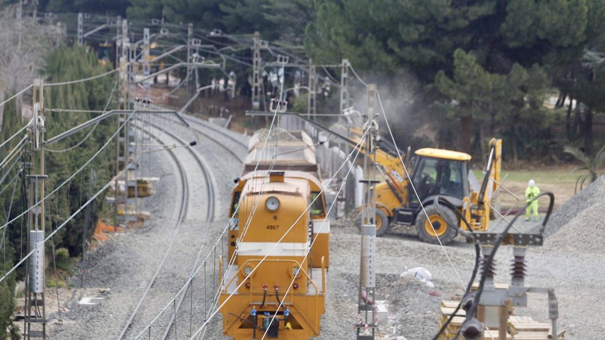 Obras de reparación de vías entre Paiporta y Picanya.