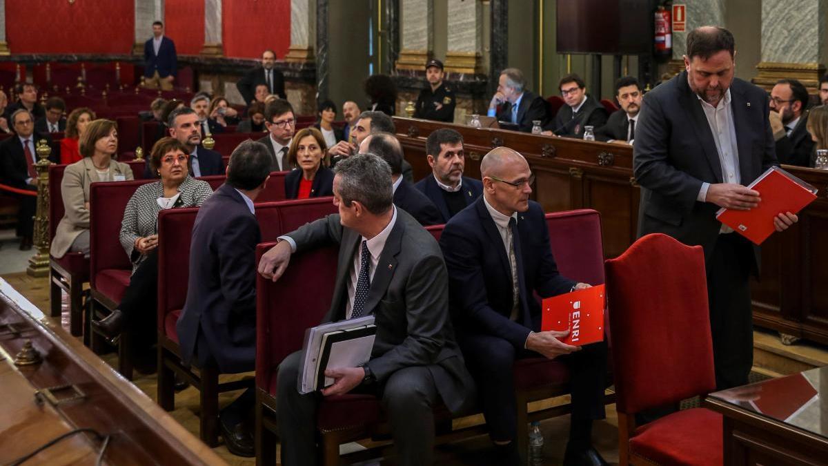 Els dotze líders independentistes durant el judici.