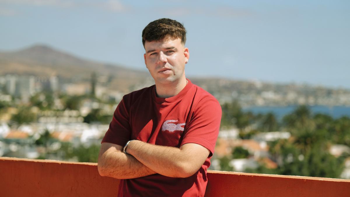 Quevedo atiende a EL PERIÓDICO DE ESPAÑA en Playa del Inglés, el lugar que inspiró una de sus canciones más queridas.