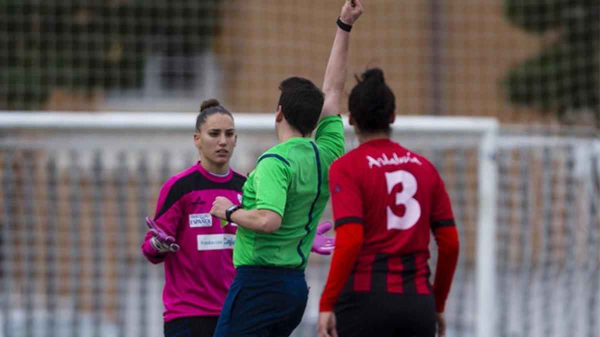 Elena Pavel, del Sporting Huelva, se sintió humillada por el colegiado 