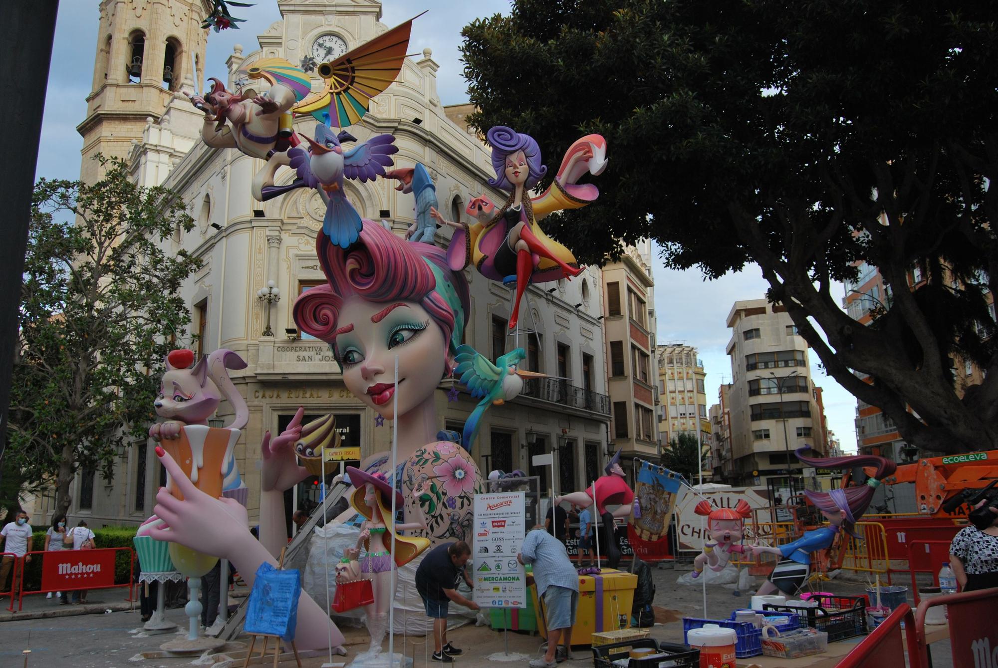 Las mejores imágenes de la 'plantà' de las fallas en Burriana