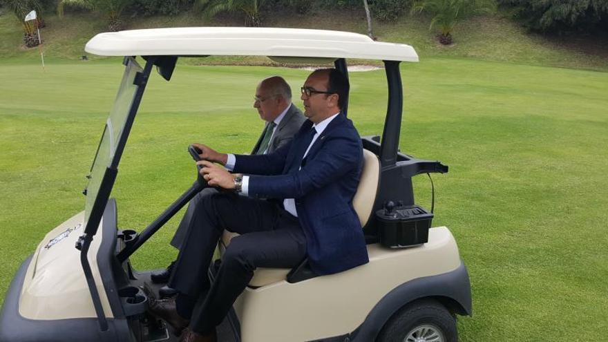 Antonio Morales y Salvador Cuyás durante el recorrido.