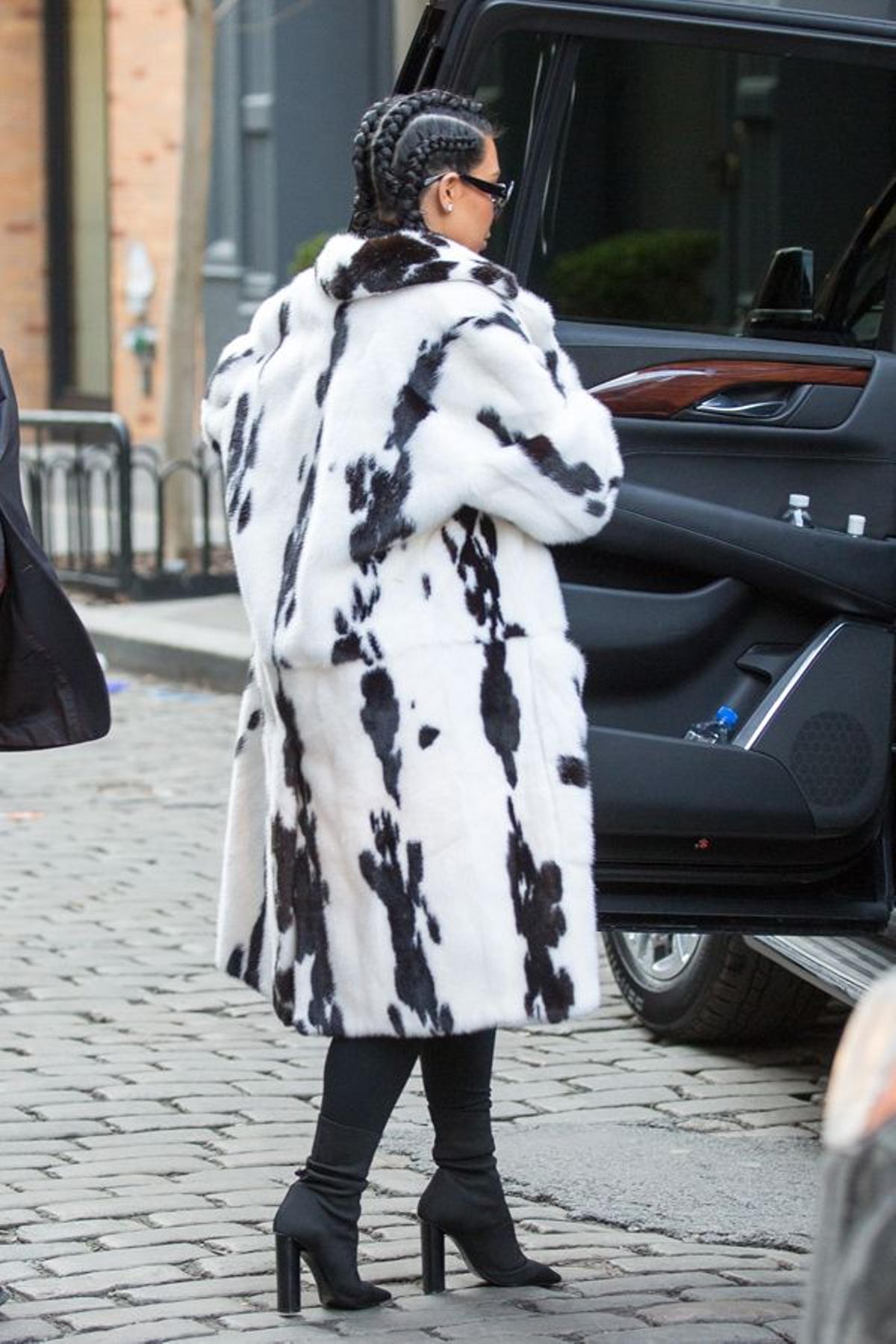 El abrigo de Kim Kardashian tras su baja de maternidad