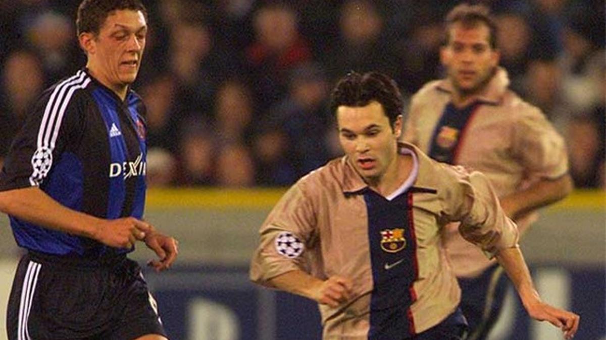 Andrés Iniesta debutó con el primer equipo con 18 años