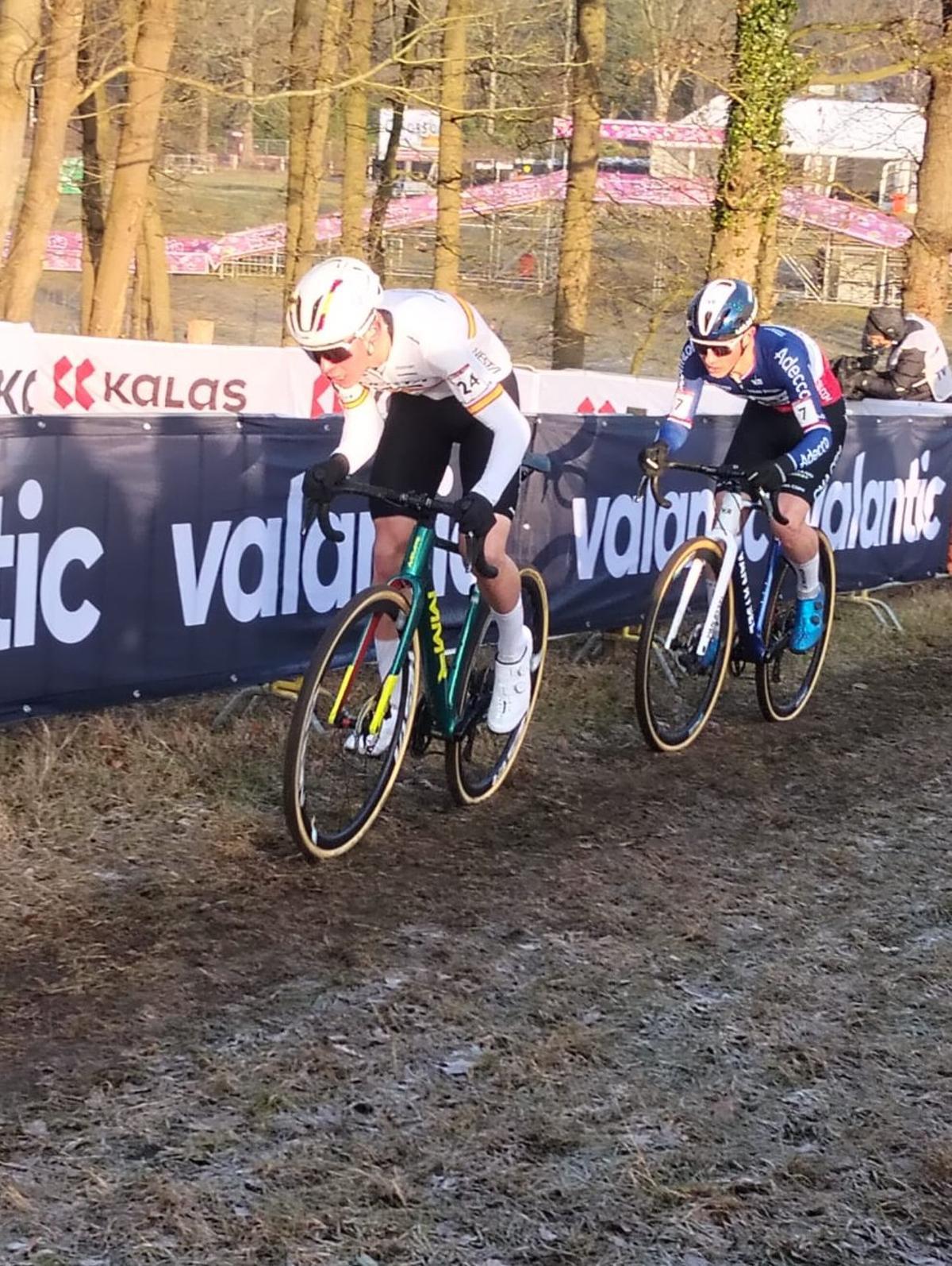 Benjamín Noval, en primer término, durante la prueba de la Copa del Mundo de Hoogerheide