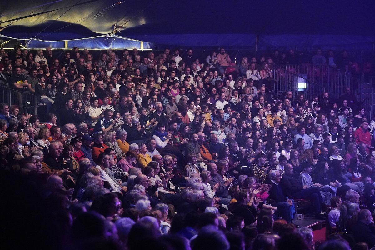 Les imatges de l'espectacle Vermell del Festival del Circ de Girona 2026