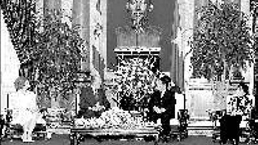 Los Reyes refuerzan en Hanoi la imagen española