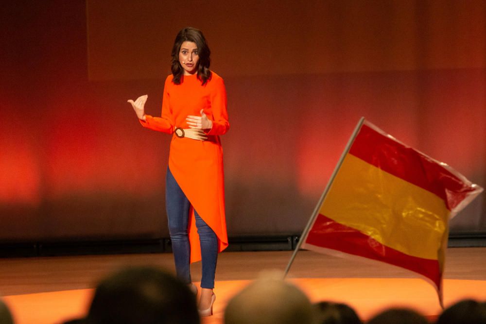 Inés Arrimadas: "Pedro Sánchez es un peligro público"