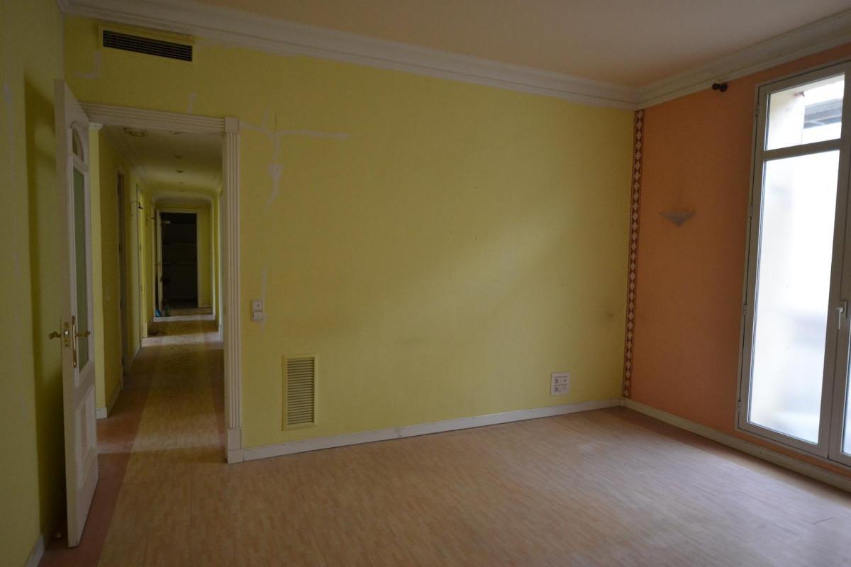 Habitaciones muy amplias en piso céntrico