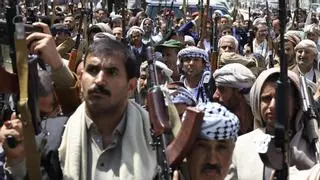 Irán amenaza con cerrar el mar Rojo si EEUU mantiene el bloqueo de Ormuz, mientras se aceleran los contactos para las negociaciones