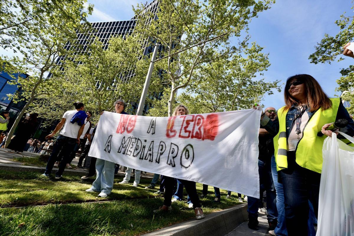 Protesta de los trabajadores de Mediapro contra el ERE de 237 despidos que plantea la compañía.