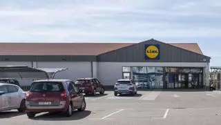 Dos trabajadoras "se la juegan" y rescatan un "botín" de jamón ibérico robado en un supermercado de Benavente