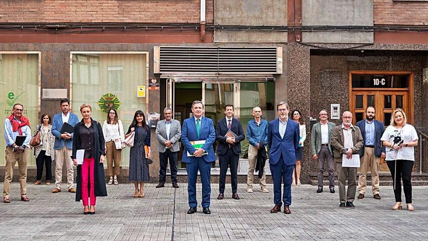 Miembros de la comisión gestora que unificará los colegios de economistas y titulados mercantiles de Asturias.