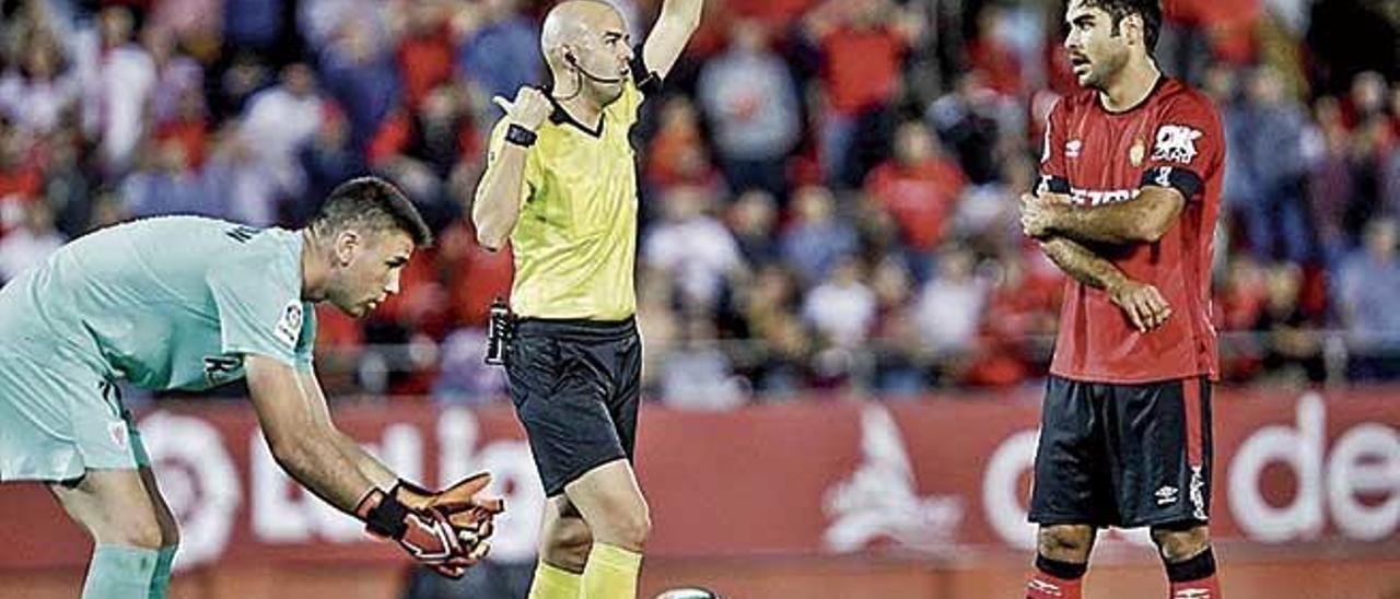 AbdÃ³n fallÃ³ un penalti y vio tarjeta amarilla al minuto de entrar al terreno de juego.