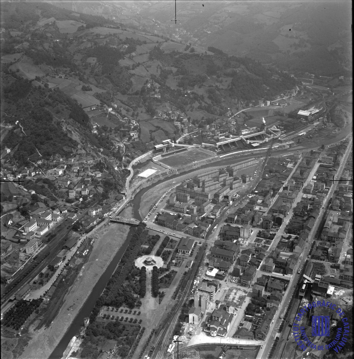 Un vuelo al pasado: así era Asturias, desde el aire, en 1962