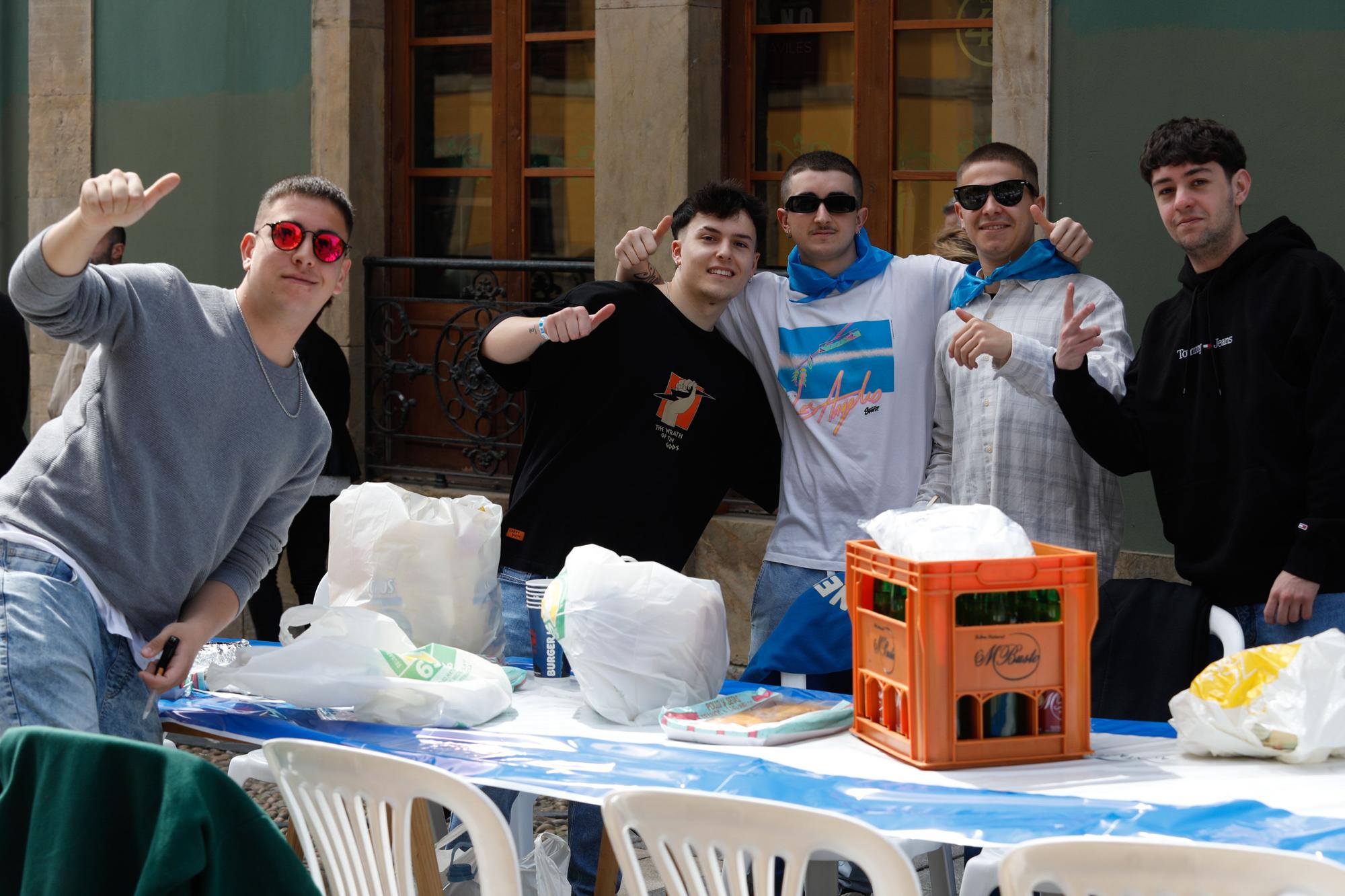 EN IMAGENES: La multitudinaria Comida en la Calle de Avilés