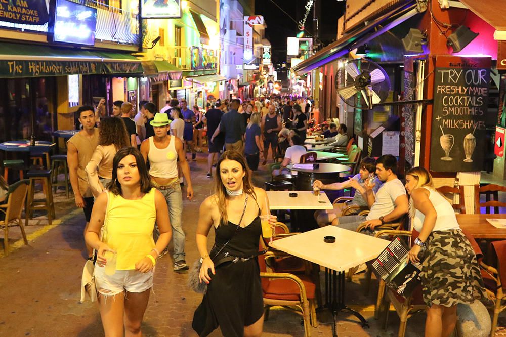 Una noche con la Policía en el West End en Sant Antoni (Ibiza)