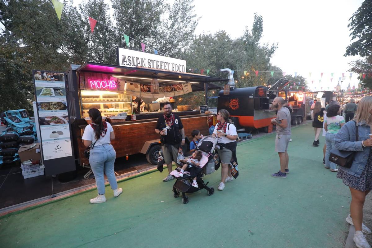 Buen rollo, buena comida y buena música: los tres pilares del festival Ebro Food Trucks