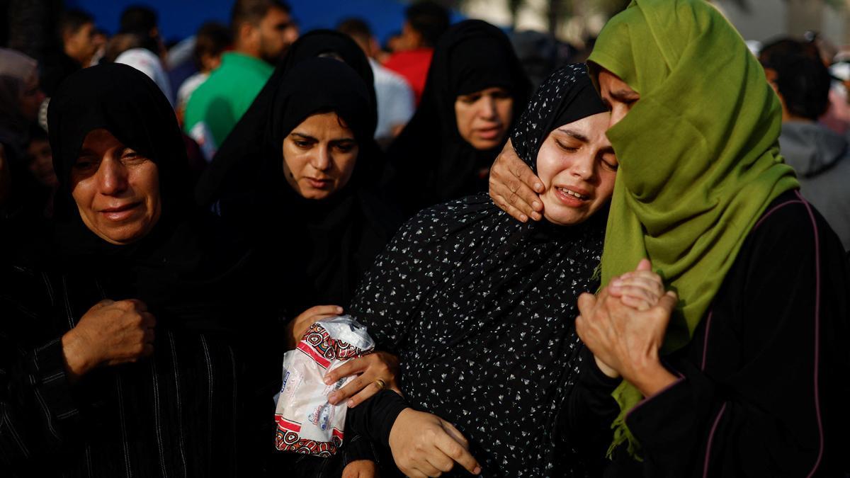 Mujeres palestinas en un funeral en Khan Younis, en el sur de la franja de Gaza