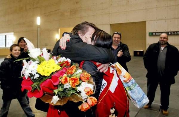 Fotogalería: Llegada de Isabel Macías a Zaragoza