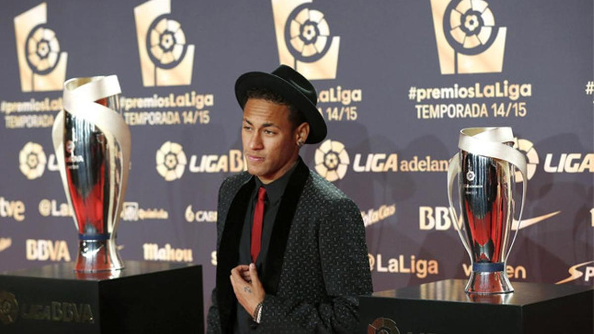 Neymar fue premiado por la Liga