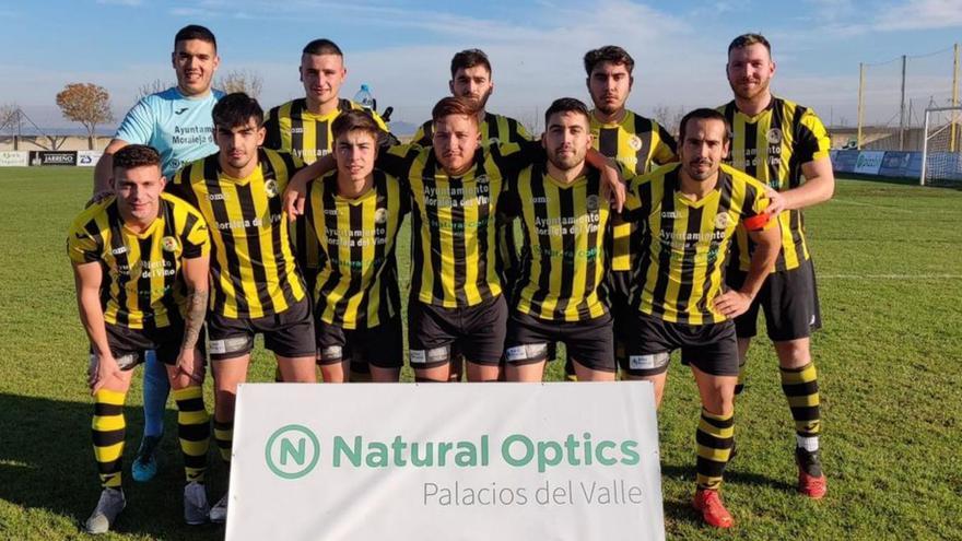 El Moraleja CF se queda solo en la cima tras golear al Villalpando