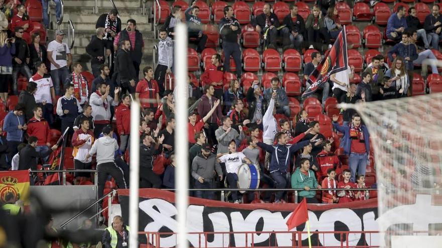 Imagen de la penya Supporters durante un partido de la pasada temporada en el Iberostar Estadio.