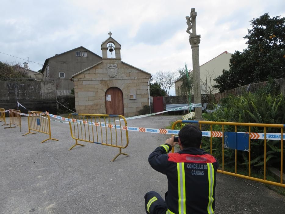 Se hunde el techo de la capilla de A Pedreira, en Cangas