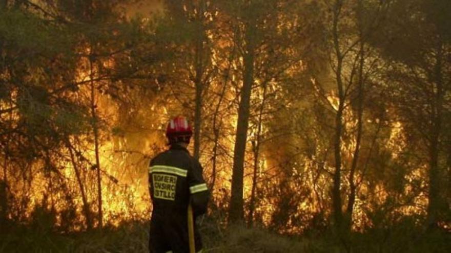 El incendio forestal en Segorbe sigue sin controlarse