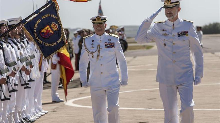 El Rey preside en Rota un tributo a la Aviación Naval
