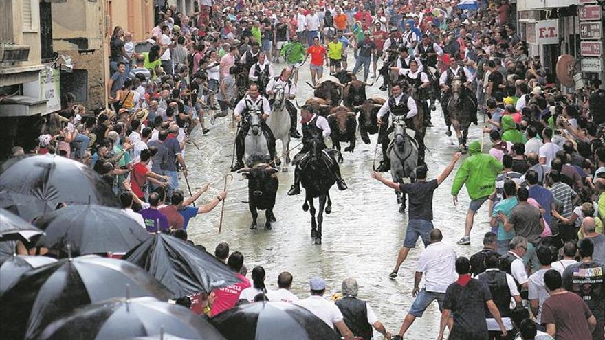 La lluvia propicia una última Entrada de Segorbe heroica y para la historia