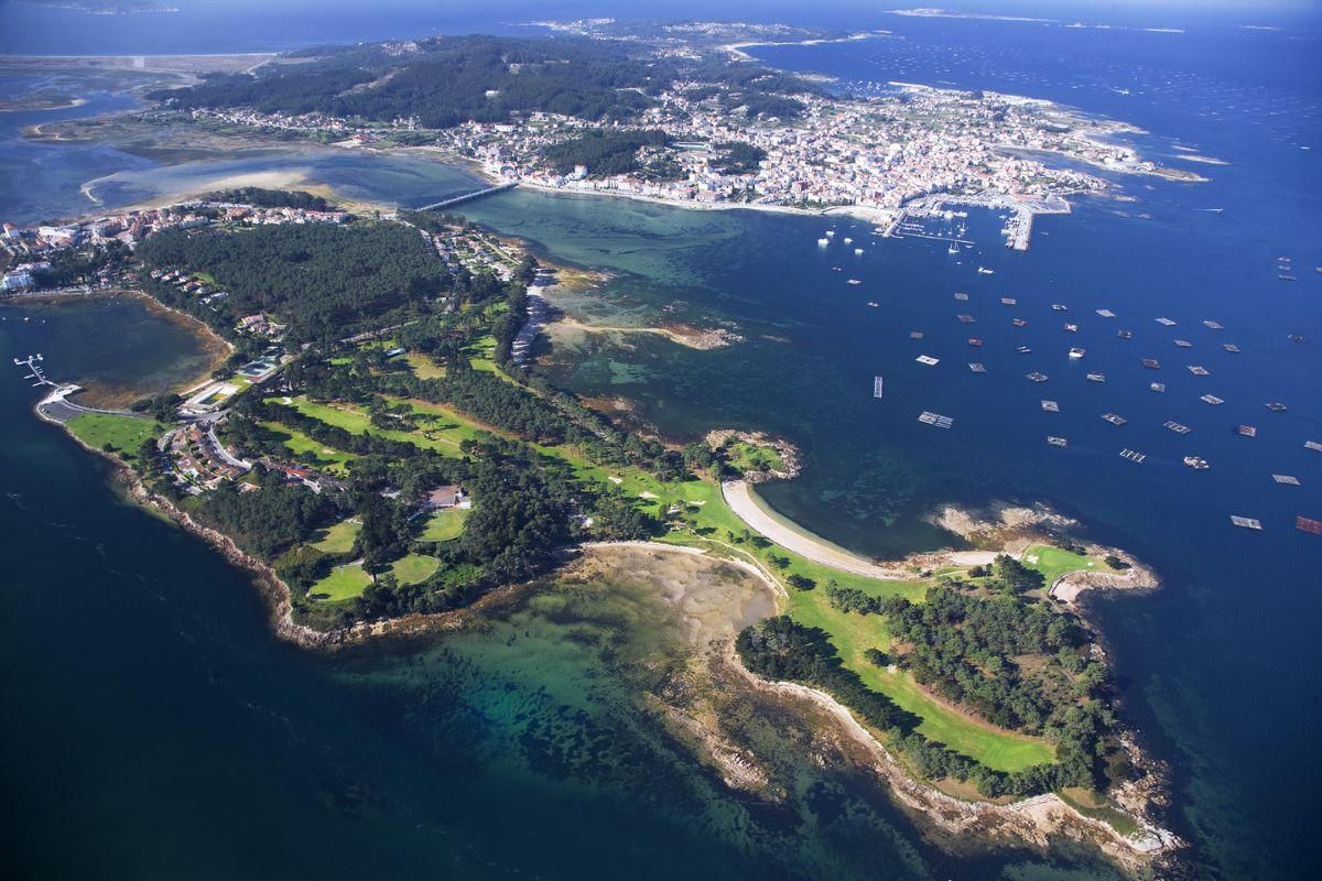 Isla de A Toxa vista desde el aire.