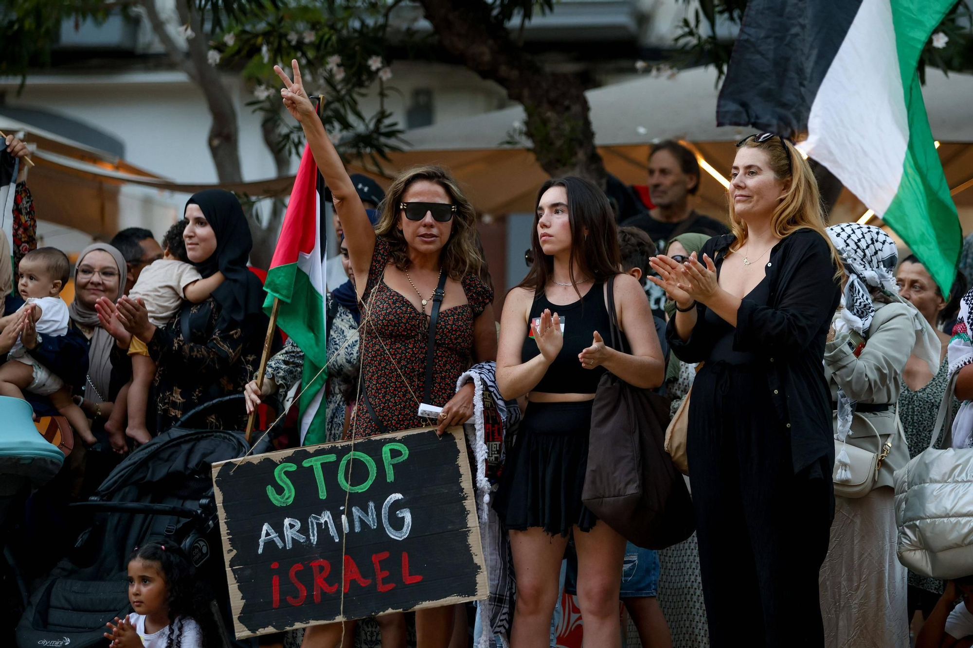 Concentración/Cacerolada convocada por la Plataforma de Solidaridad con el Pueblo Palestino bajo el lema Stop Holocausto Palestino