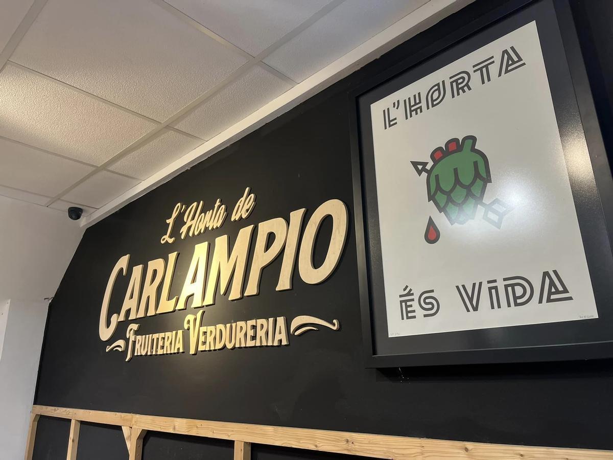 Interior de la tienda de l'Horta de Carlampio, en Metge Lluís Alcanyís de Xàtiva.