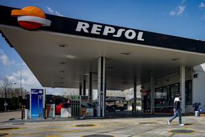 Les grans petrolieres situen entre 25 i 29 cèntims la rebaixa del carburant per als transportistes