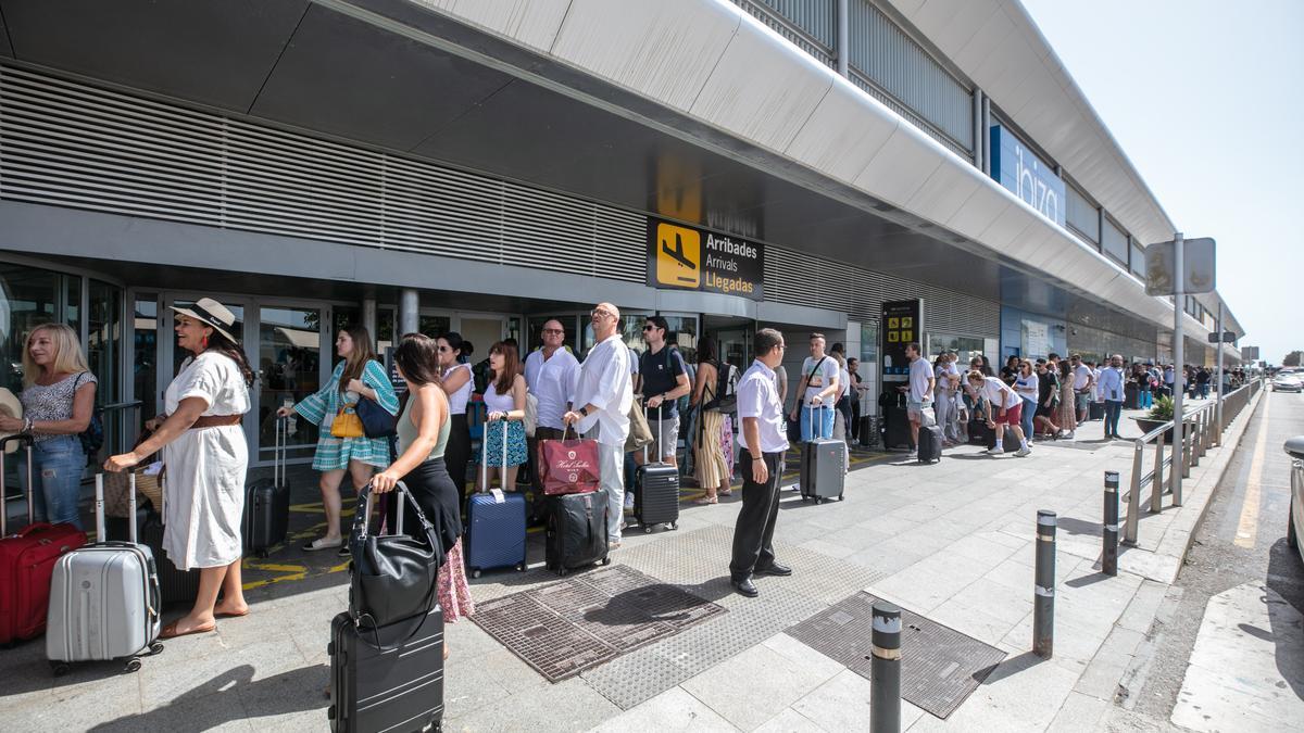 Imagen de archivo del aeropuerto de Ibiza.