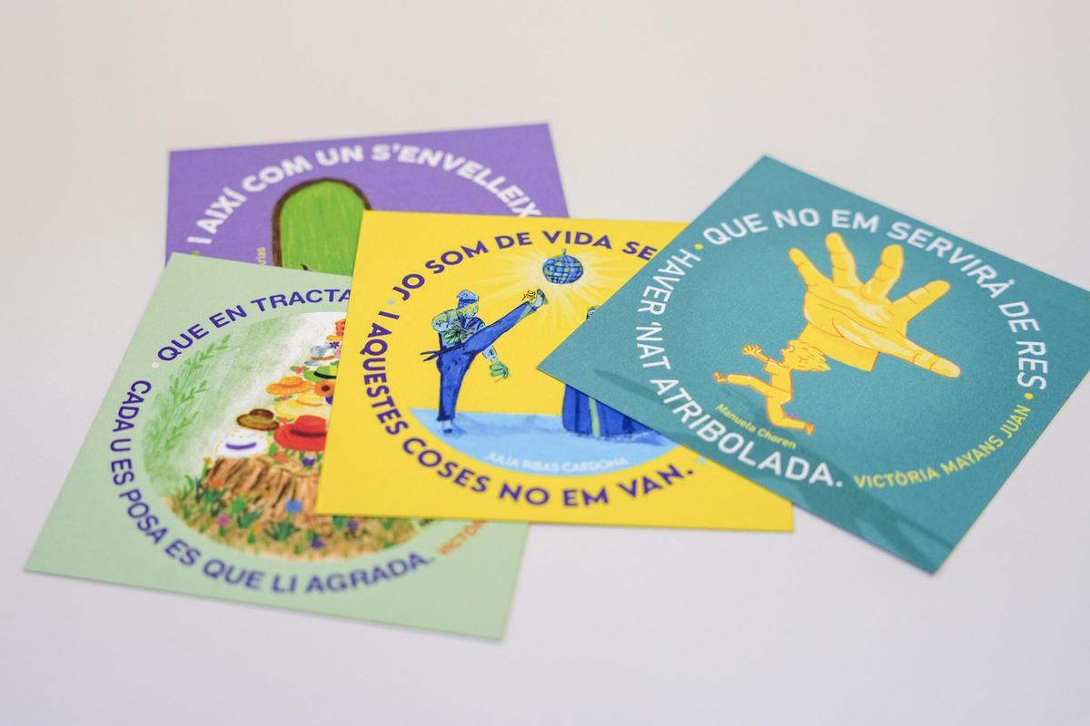 Una muestra de los imanes y las pegatinas preparadas por el Consell de Formentera