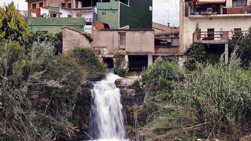 La Séquia Comuna en el río Albaida, en el término municipal de Manuel.