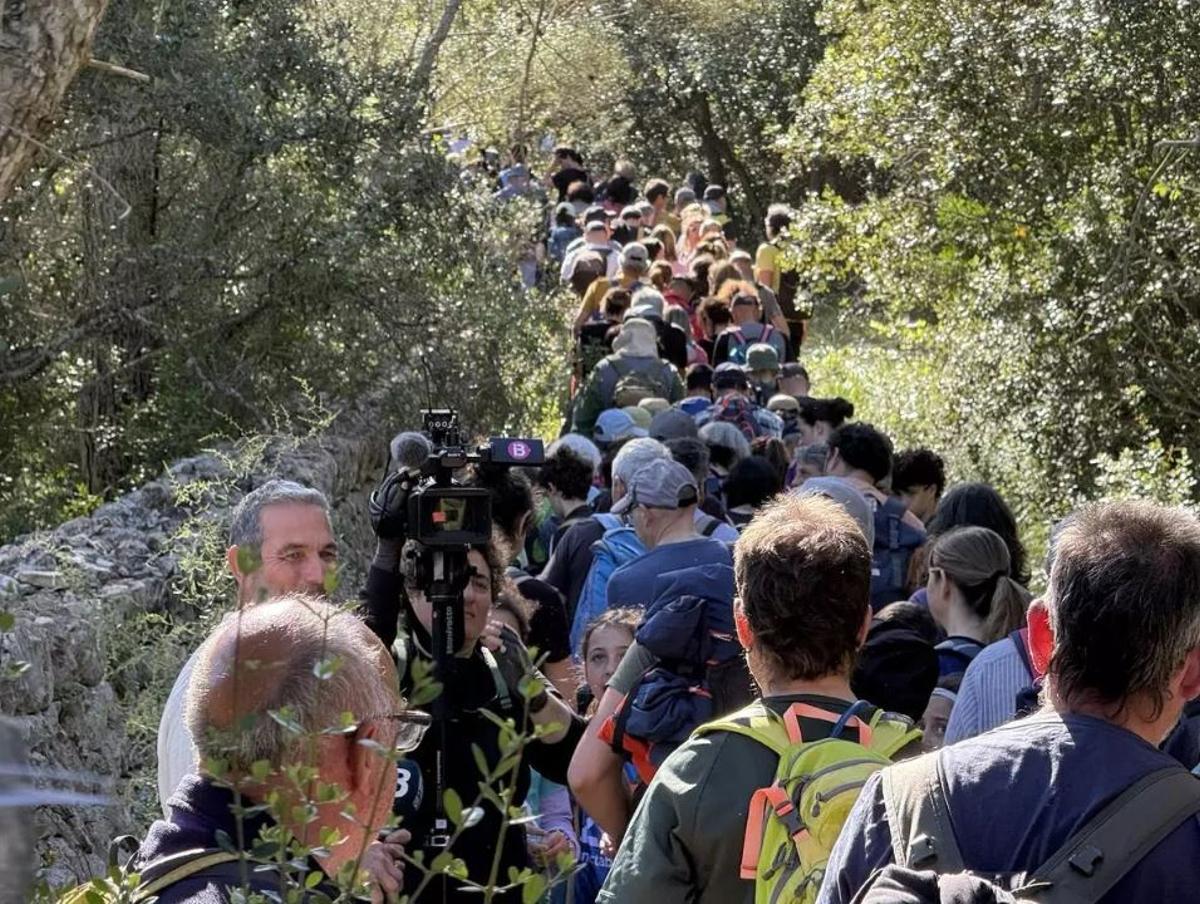 Unas 800 personas reivindicaron la reapertura definitiva del camino hace dos meses.